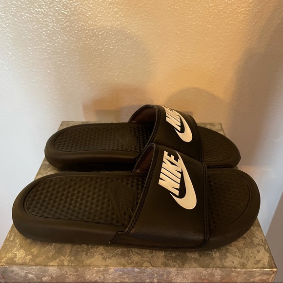 Kids Black Nike Slides Sandals Size 5 